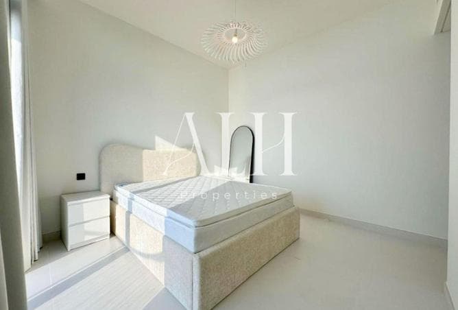 Principal bedroom with water view