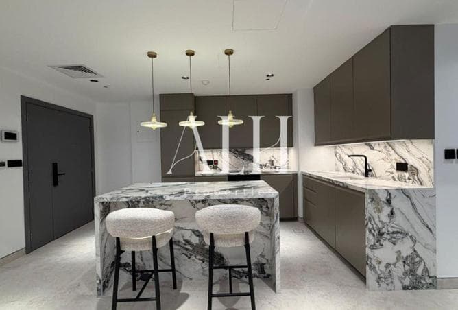 Full run of fitted kitchen cabinetry