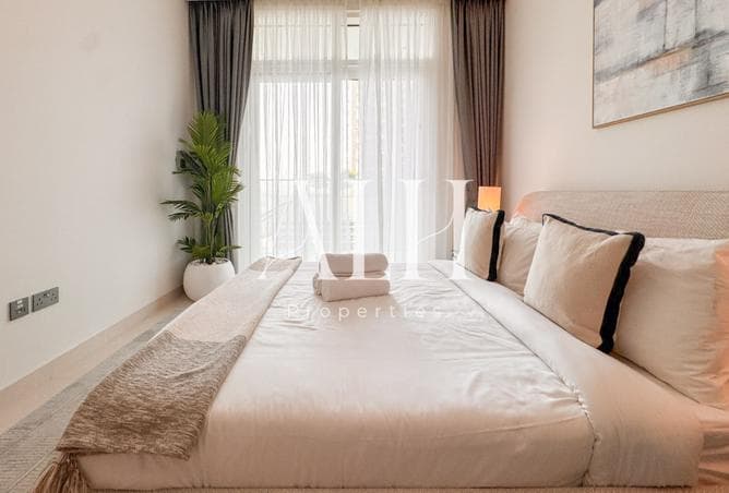 Bedroom with balcony access